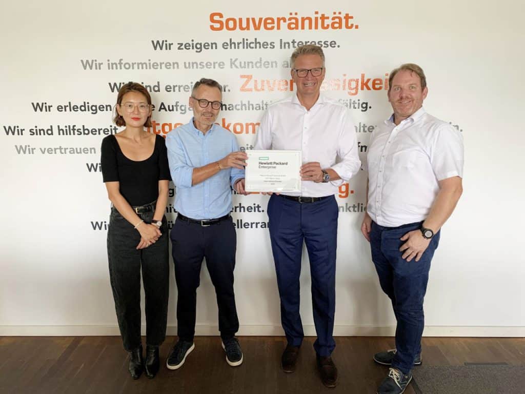 Überreichung des Silver Partner Award 2023 durch HPE